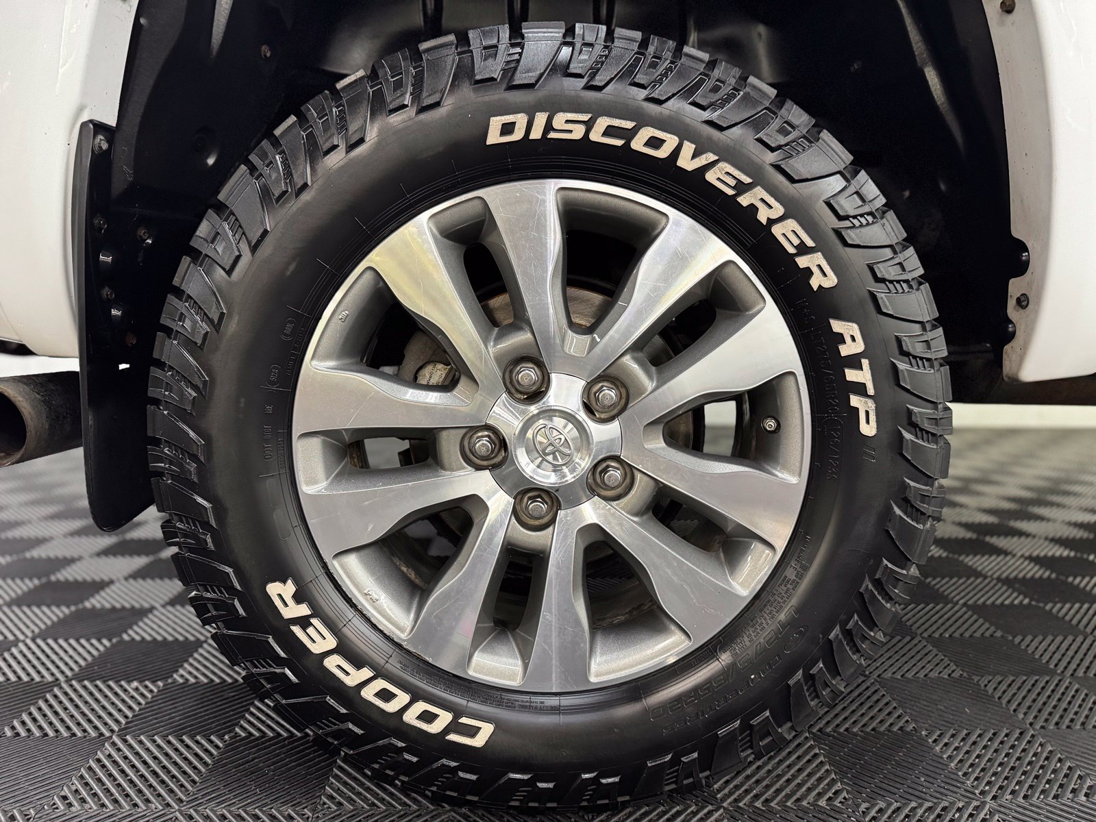 Used 2017 Toyota Tundra Limited AWD/4WD image 9