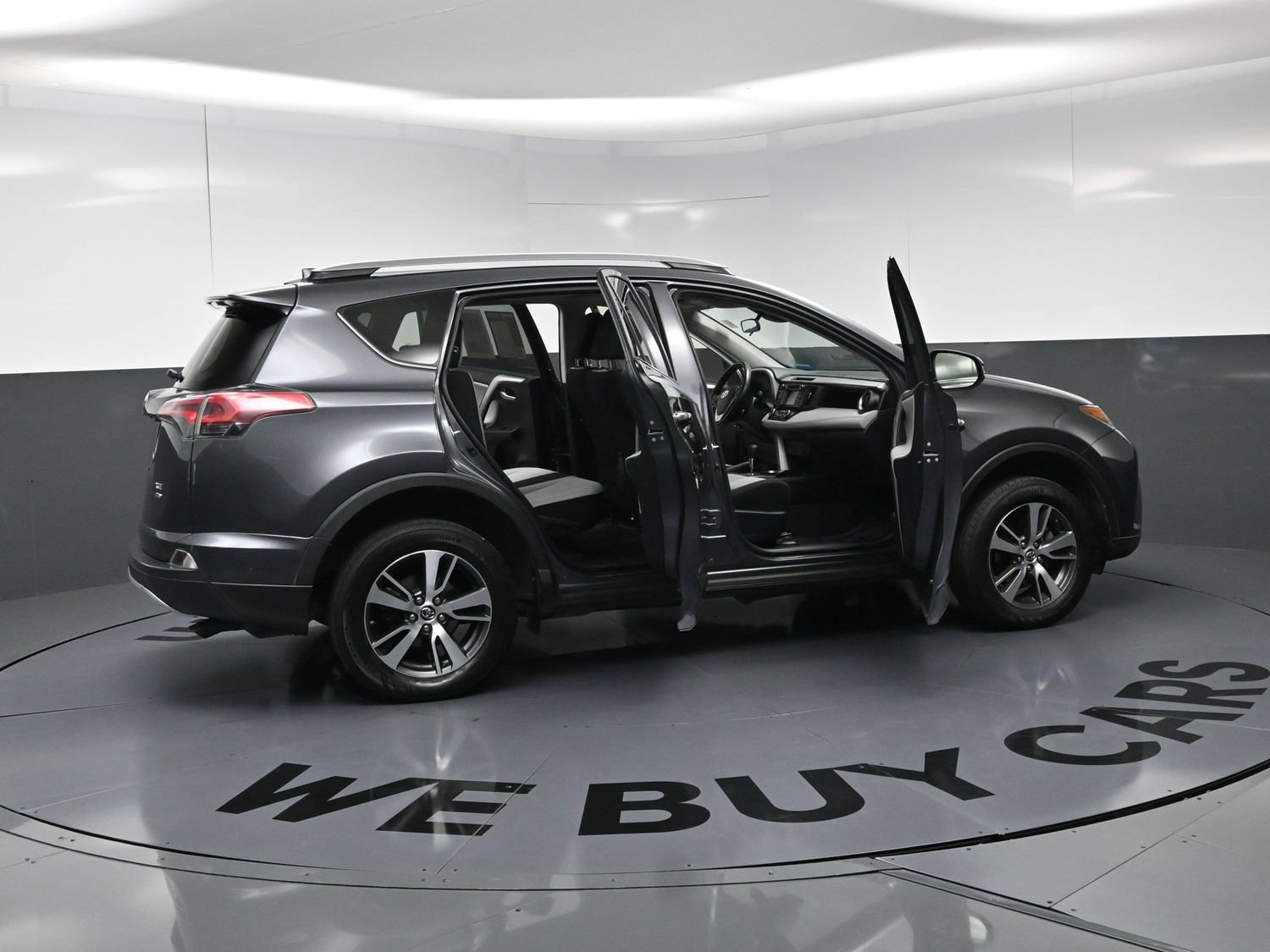 Used 2018 Toyota RAV4 XLE AWD/4WD image 22