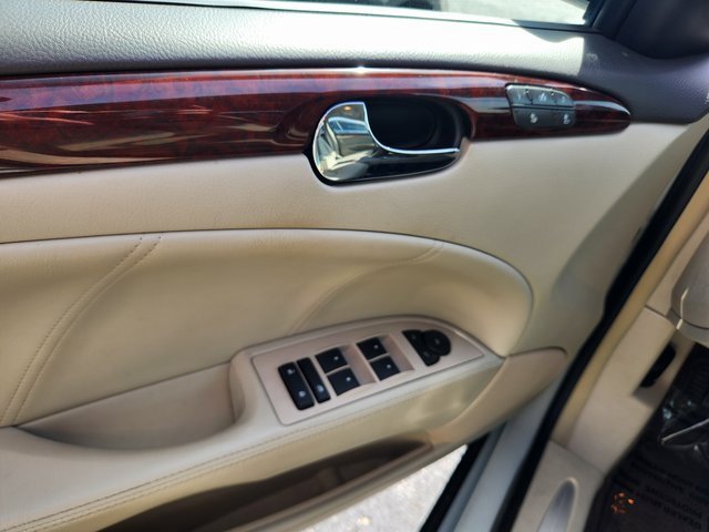 Used 2010 Buick Lucerne CXL image 10