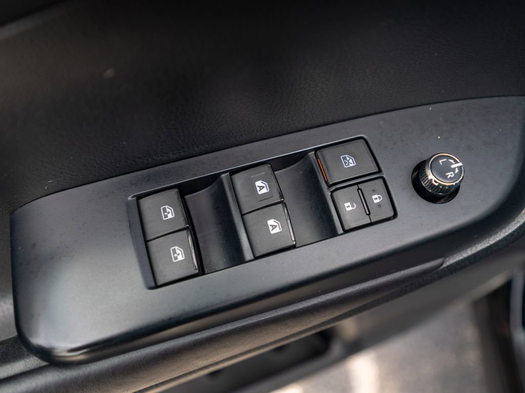 Used 2017 Toyota Highlander SE image 23