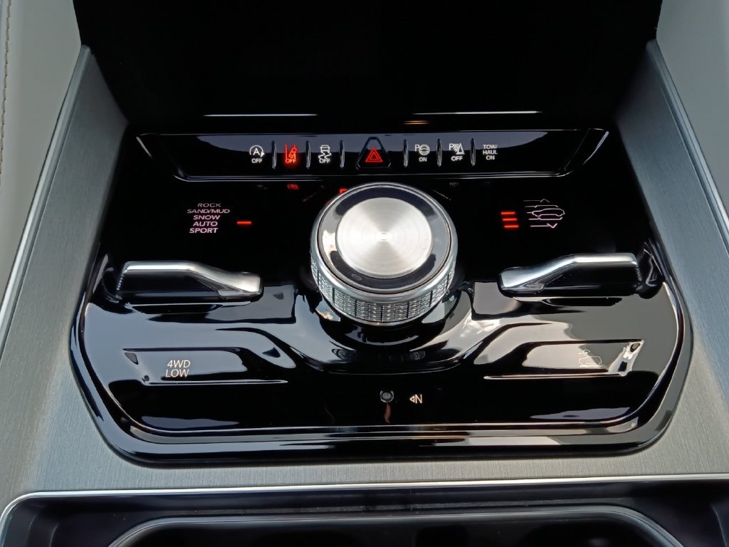 New 2026 Jeep Grand Wagoneer L Limited AWD/4WD image 10