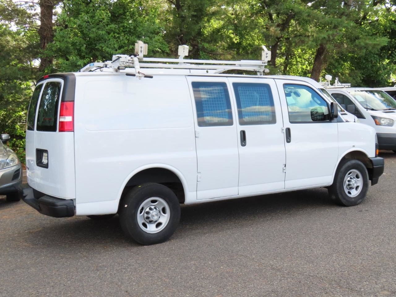 Used 2018 Chevrolet Express 2500 w/ Driver Convenience Package RWD image 6
