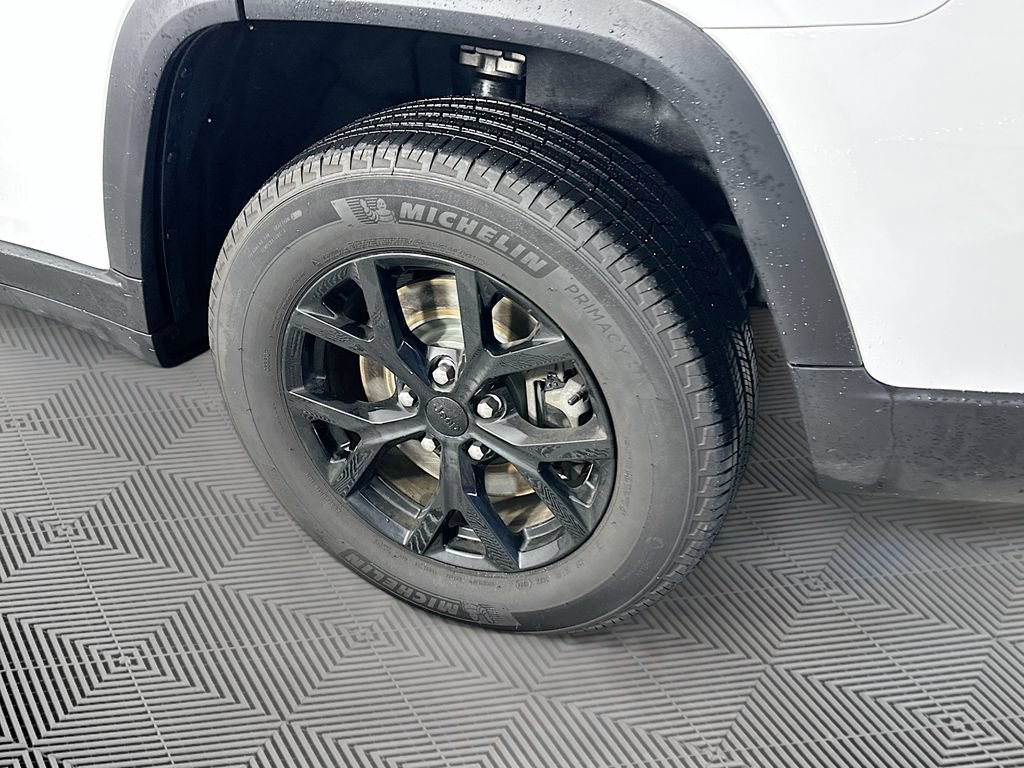 Certified 2024 Jeep Grand Cherokee L Laredo AWD/4WD image 42