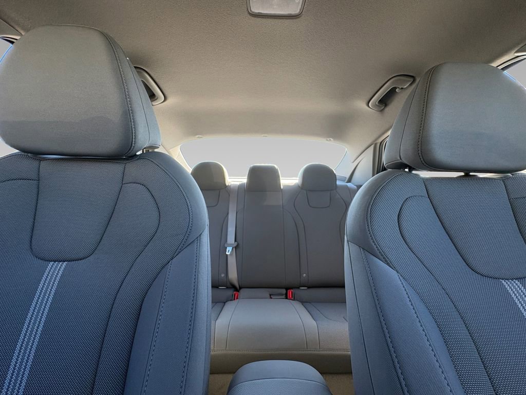 New 2026 Hyundai Elantra SE image 2