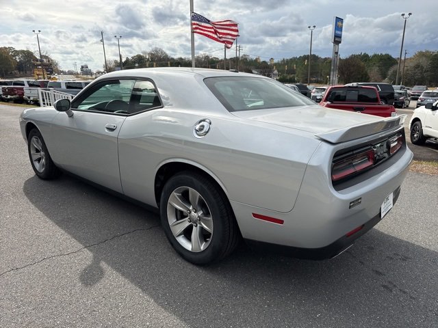 Used 2022 Dodge Challenger SXT image 4