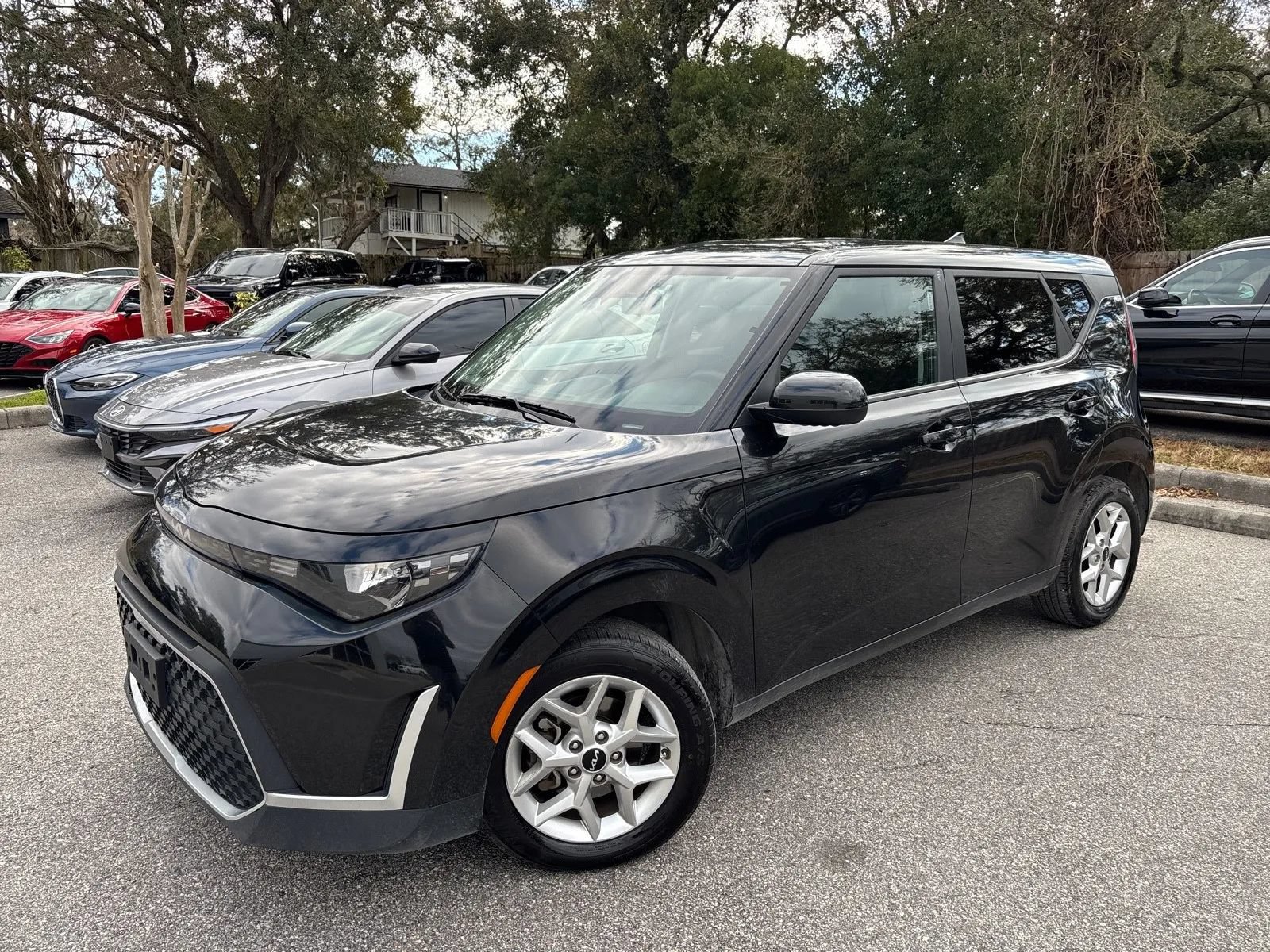 Used 2023 Kia Soul LX w/ Option Group 015 FWD image 2
