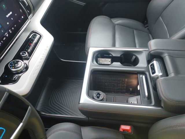Used 2025 Ford Expedition Active image 24