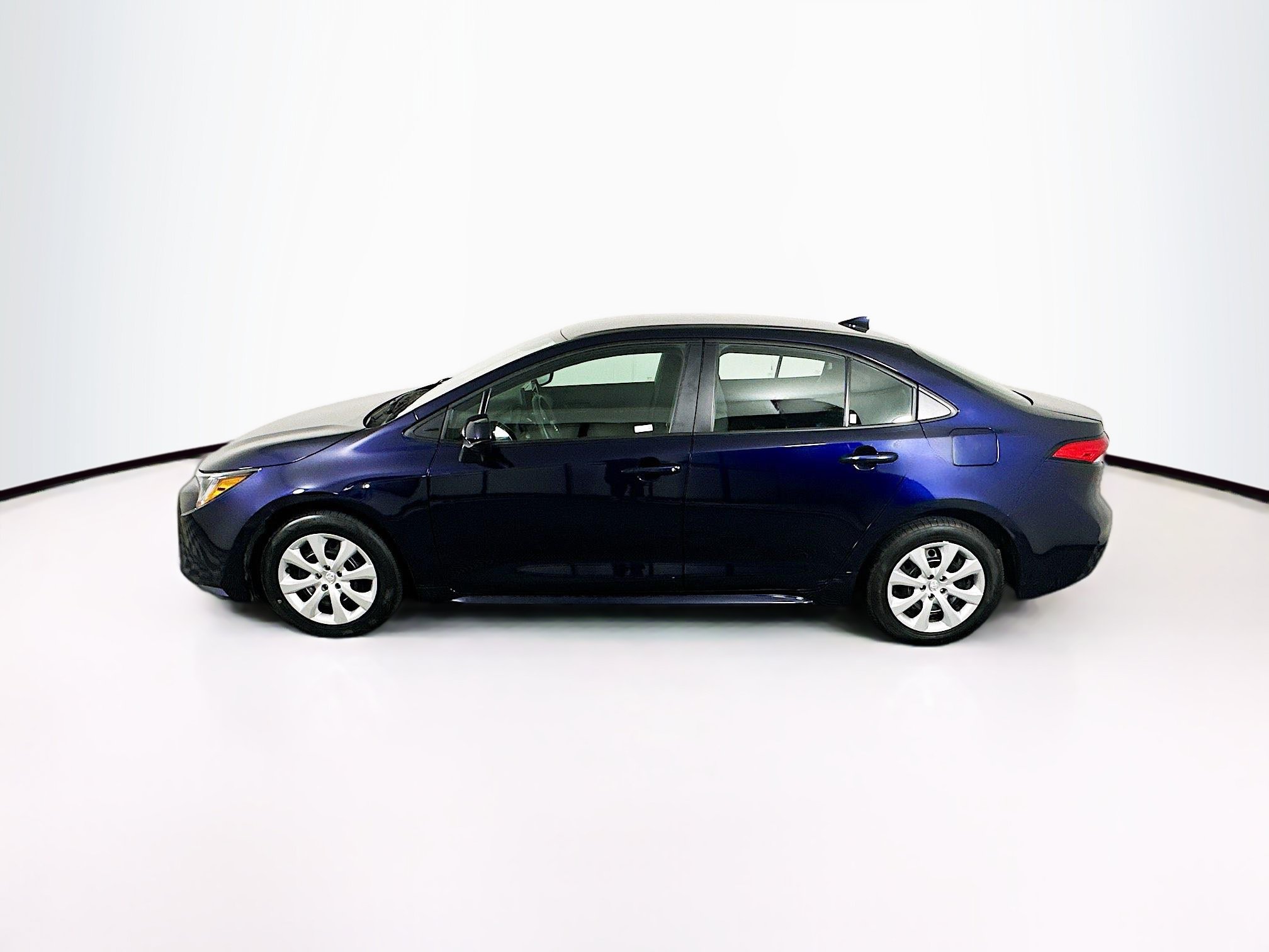 Used 2024 Toyota Corolla LE FWD image 4