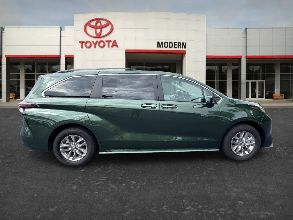 Certified 2026 Toyota Sienna XLE FWD image 3