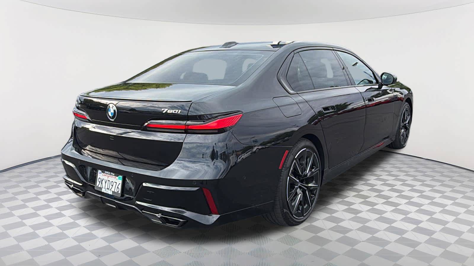 Used 2023 BMW 760i xDrive w/ Executive Package AWD/4WD image 5
