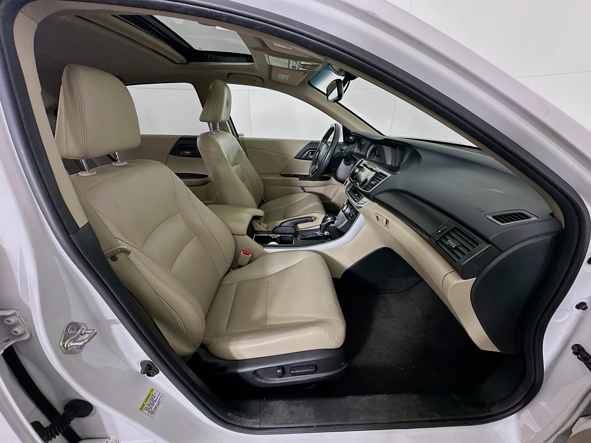 Used 2015 Honda Accord Touring image 31