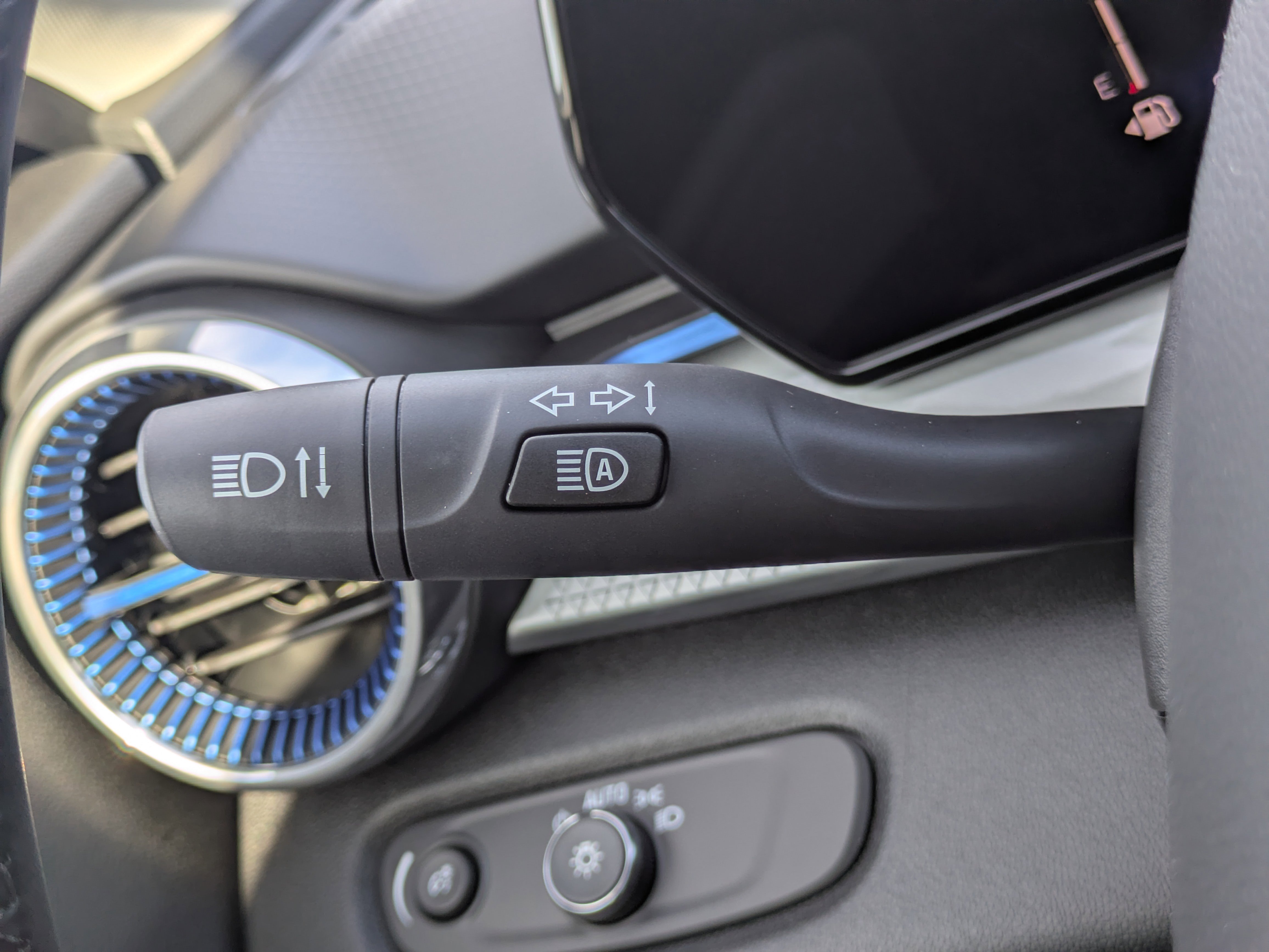 New 2026 Chevrolet Trax LT w/ Driver Confidence Package FWD image 18