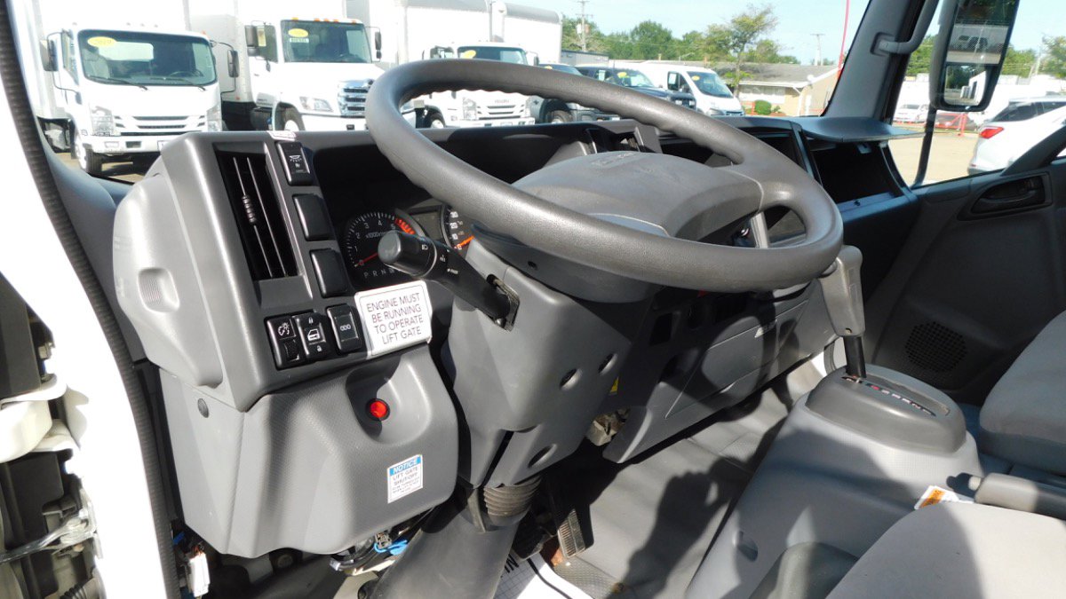 Used 2020 Isuzu NPR image 10
