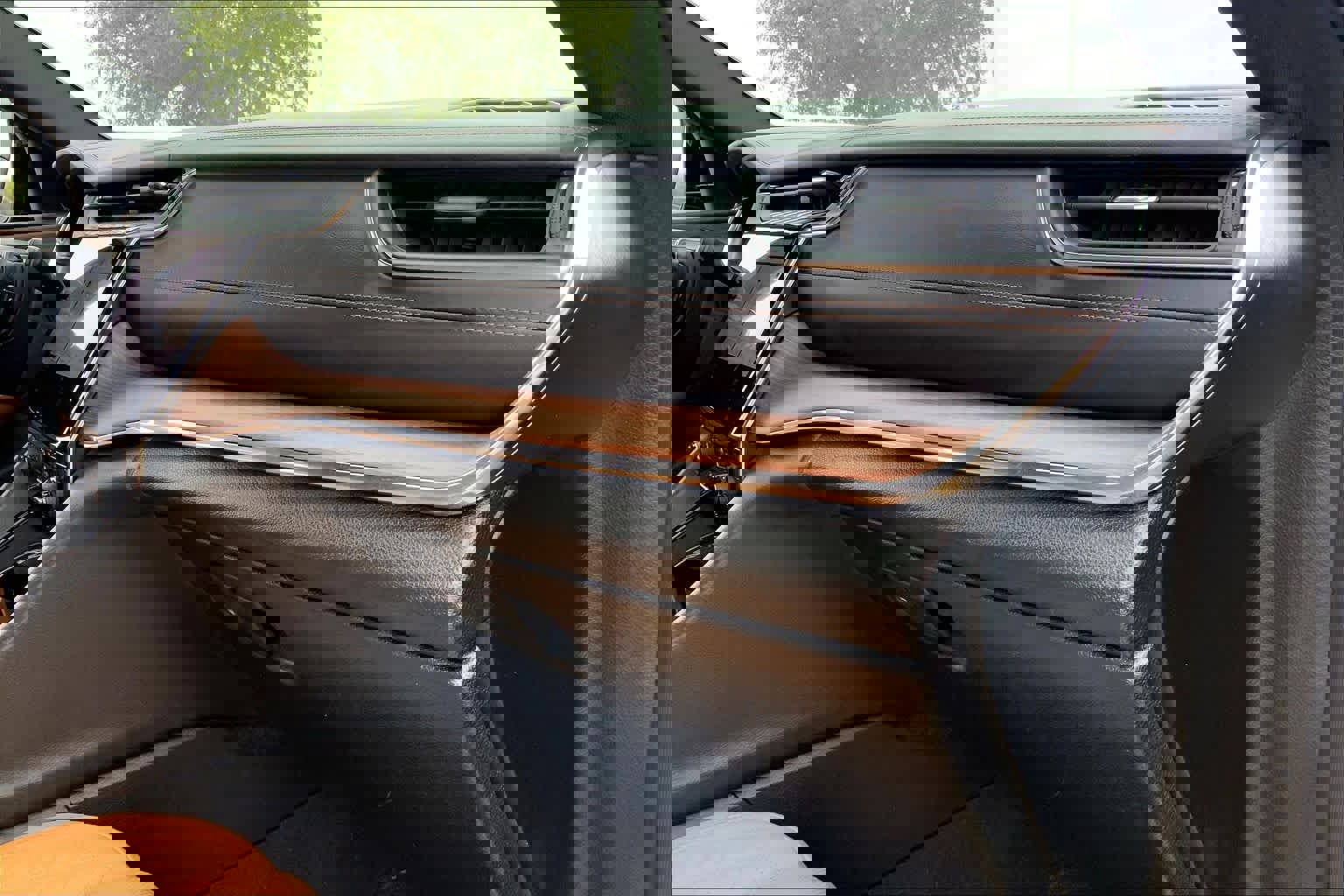 Used 2024 Jeep Grand Cherokee L Summit w/ High Altitude Package image 19