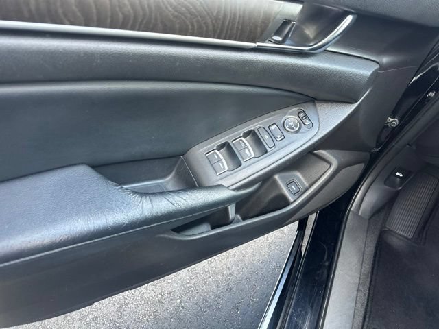 Used 2018 Honda Accord EX image 18