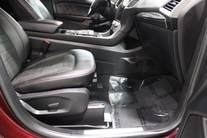 Used 2021 Ford Edge ST-Line image 24