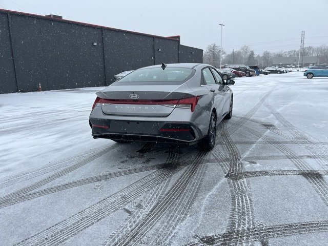 Used 2025 Hyundai Elantra SEL image 9