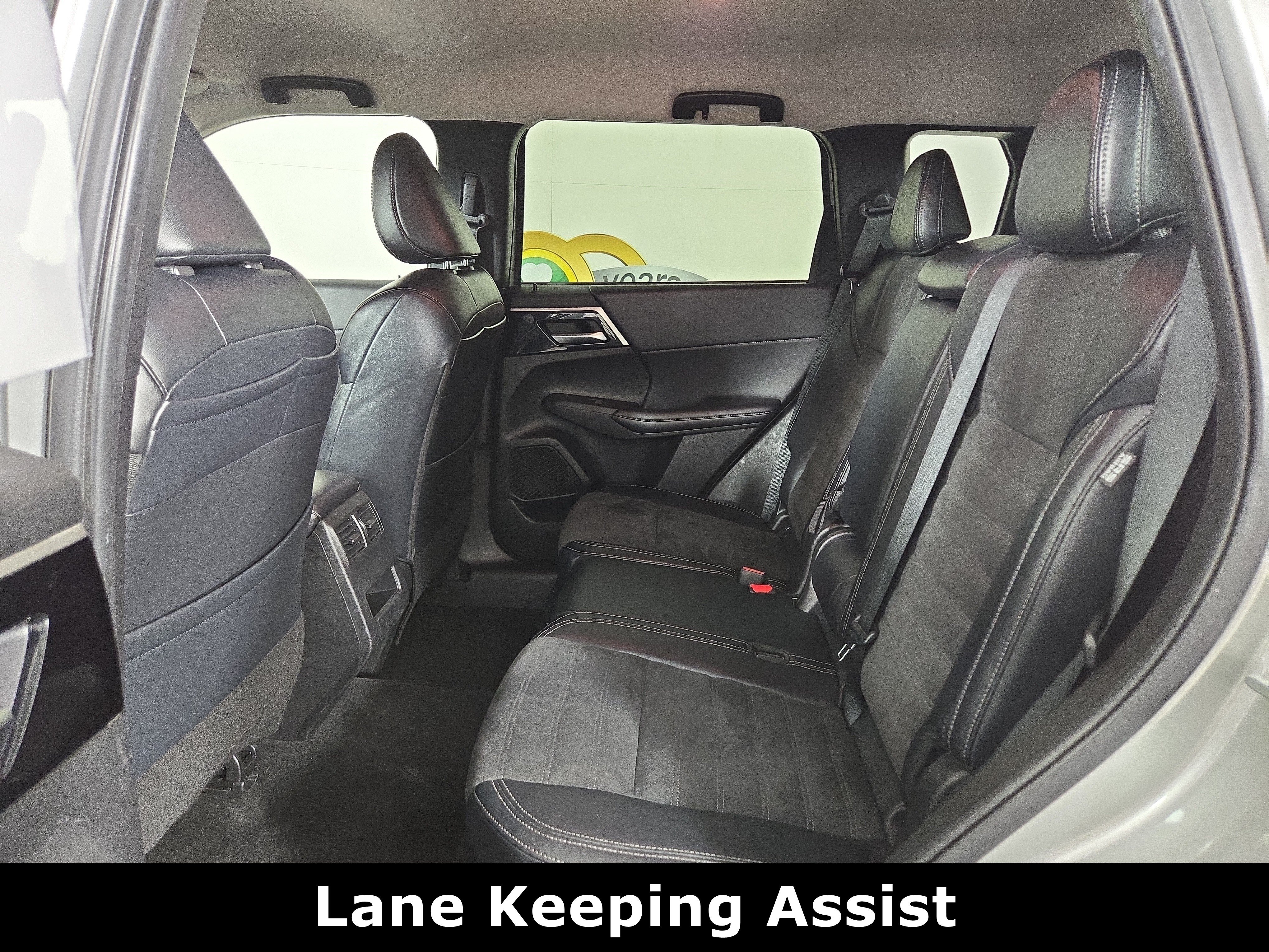 Used 2024 Mitsubishi Outlander SE FWD image 13