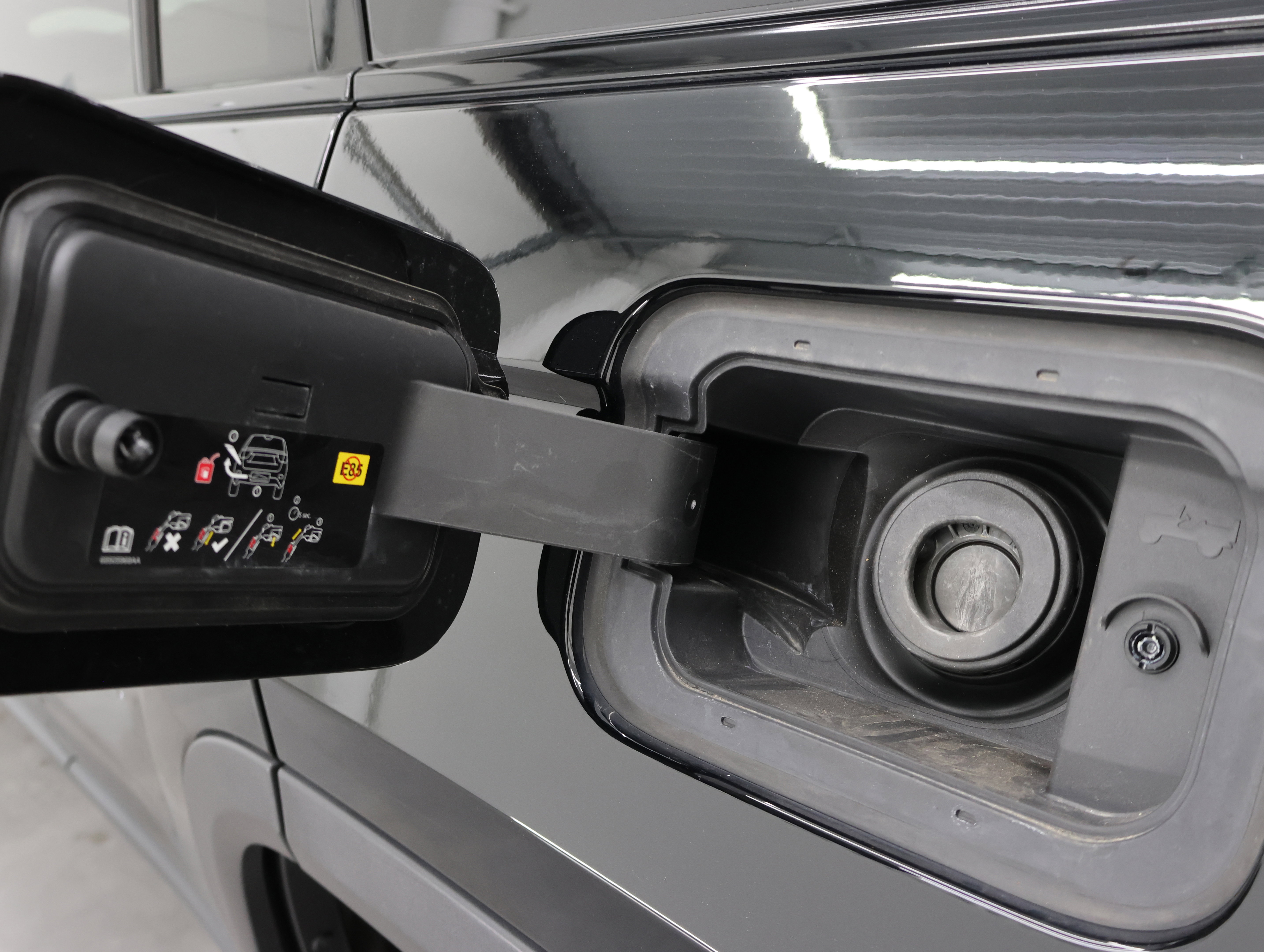 Used 2023 Jeep Grand Cherokee Limited image 32