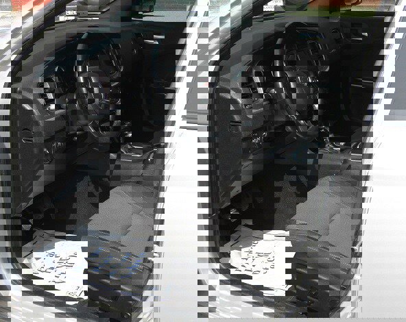 Used 2020 Dodge Charger SXT RWD image 7