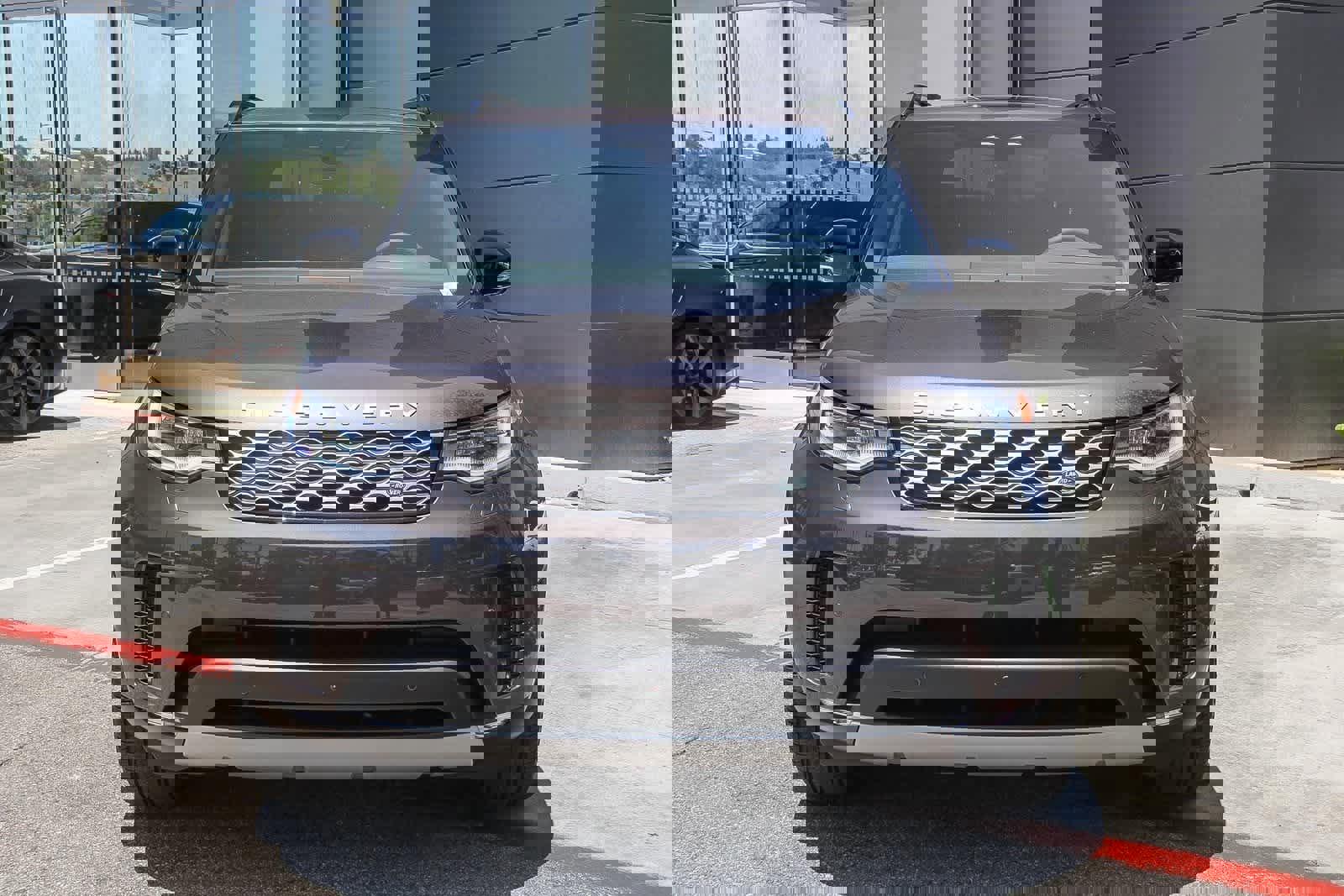 New 2025 Land Rover Discovery S image 2