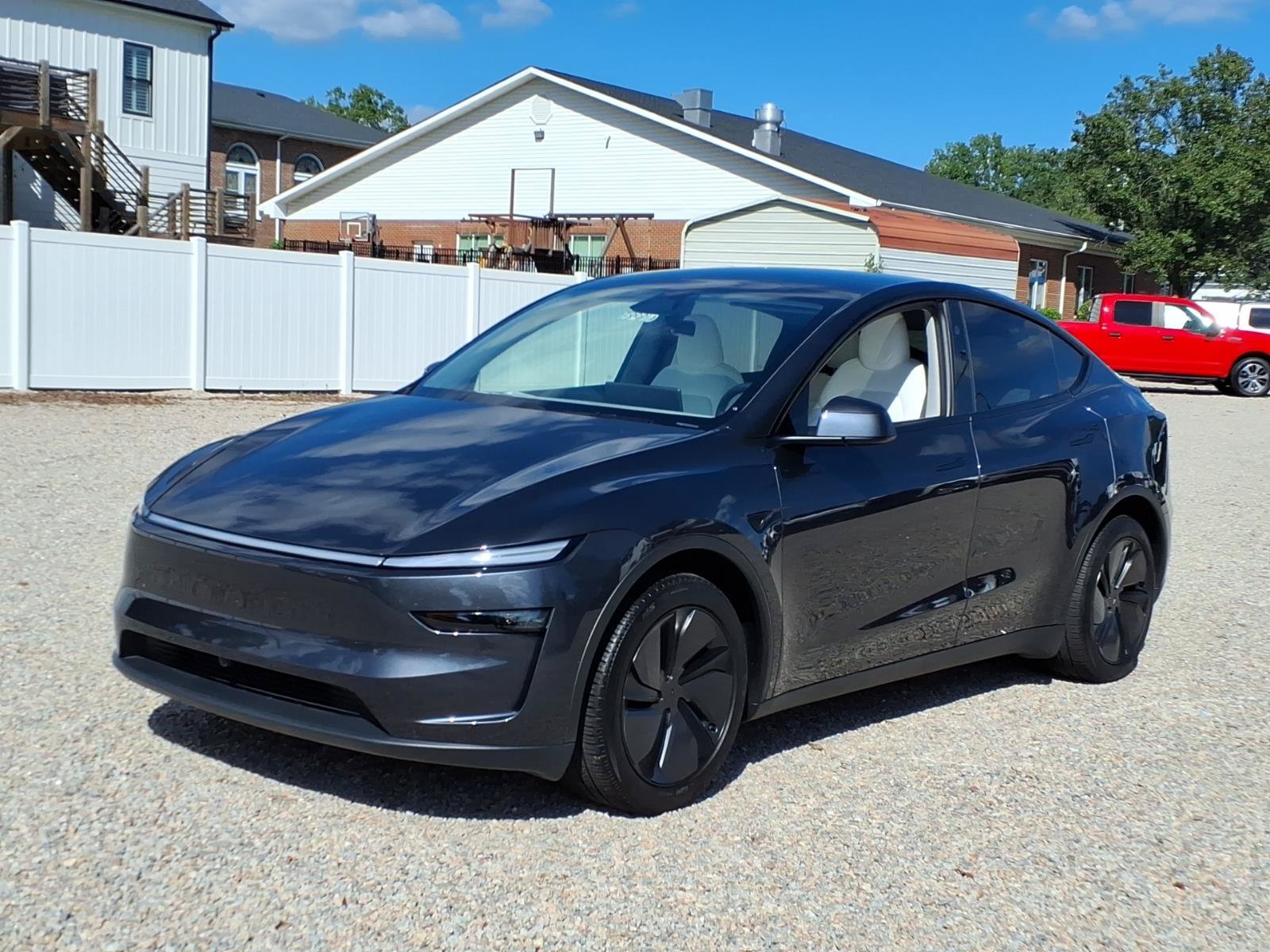 Used 2026 Tesla Model Y 2WD image 3