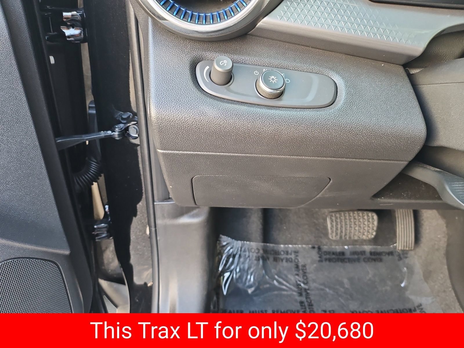 Used 2025 Chevrolet Trax LT FWD image 25