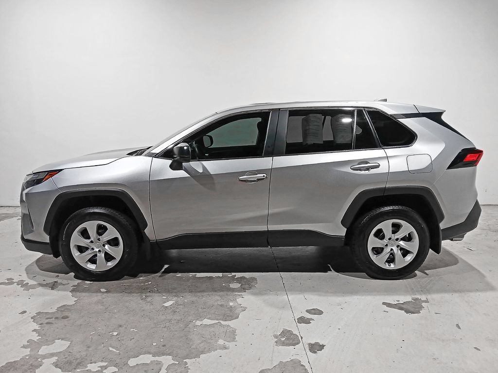 Used 2025 Toyota RAV4 LE AWD/4WD image 4
