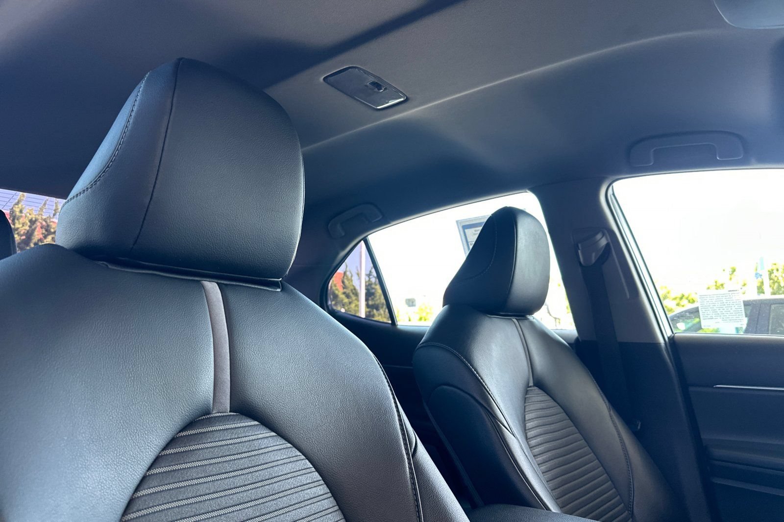 Used 2018 Toyota Camry SE FWD image 17