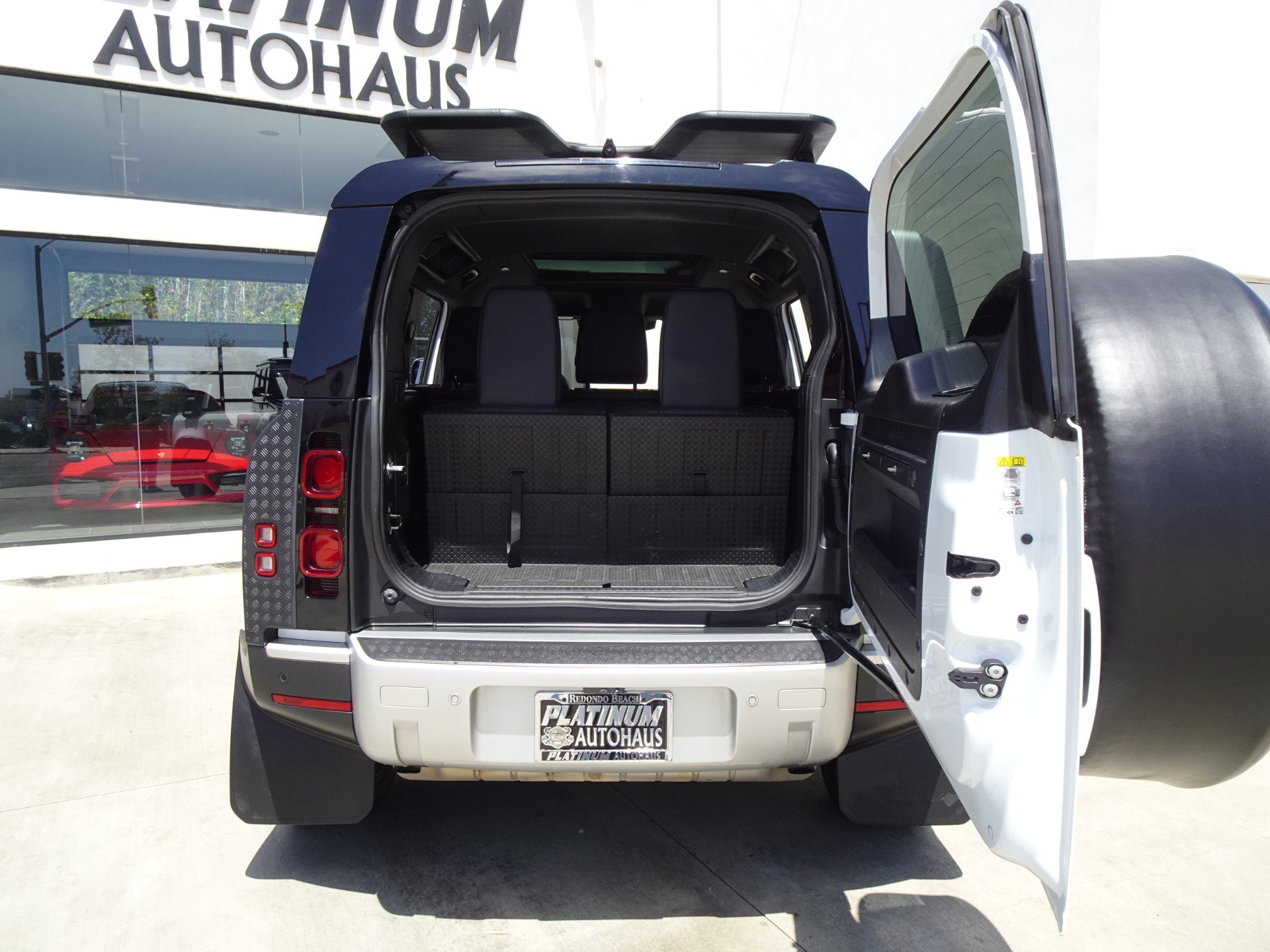 Used 2021 Land Rover Defender 110 SE AWD/4WD image 6