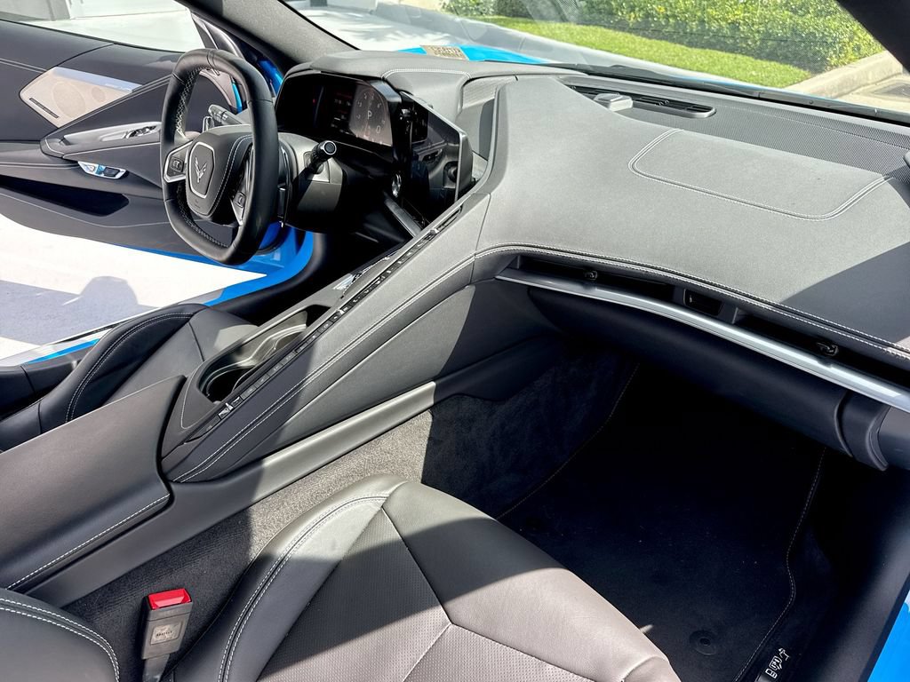 Used 2025 Chevrolet Corvette Stingray Preferred Cpe w/ Z51 Performance Package RWD image 32