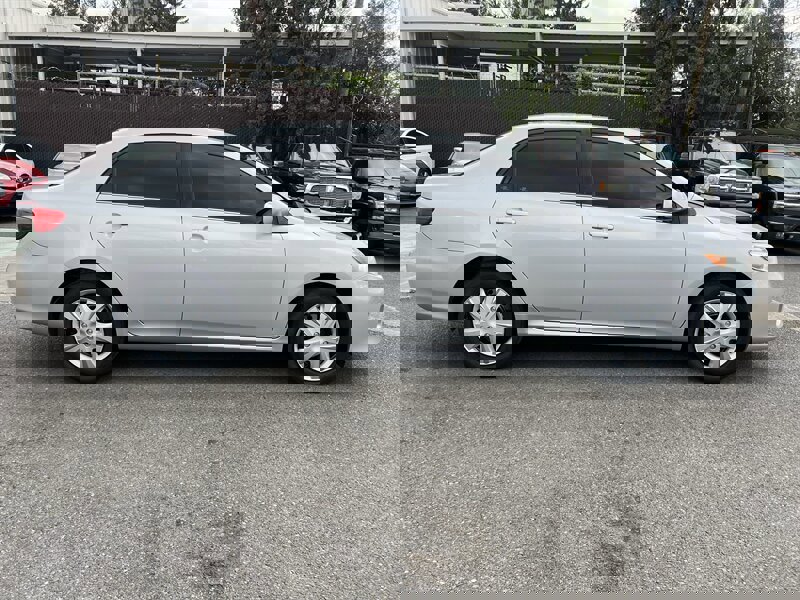 Used 2013 Toyota Corolla LE FWD image 6