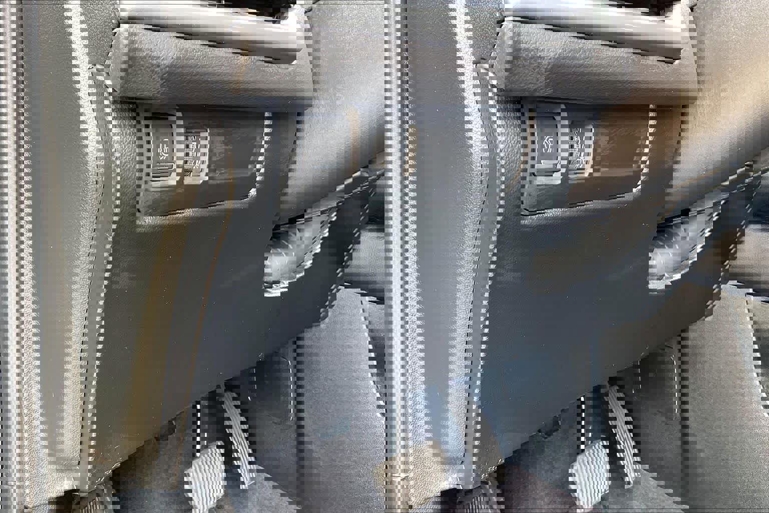 Used 2024 Cadillac XT4 Premium Luxury image 35