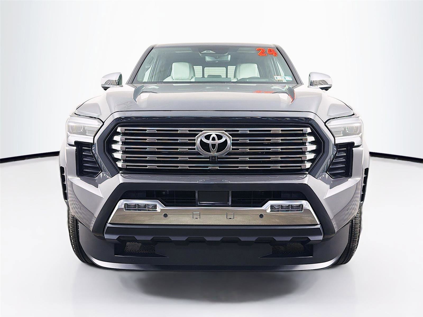 Used 2024 Toyota Tacoma Limited w/ Limited Package (LT) image 2