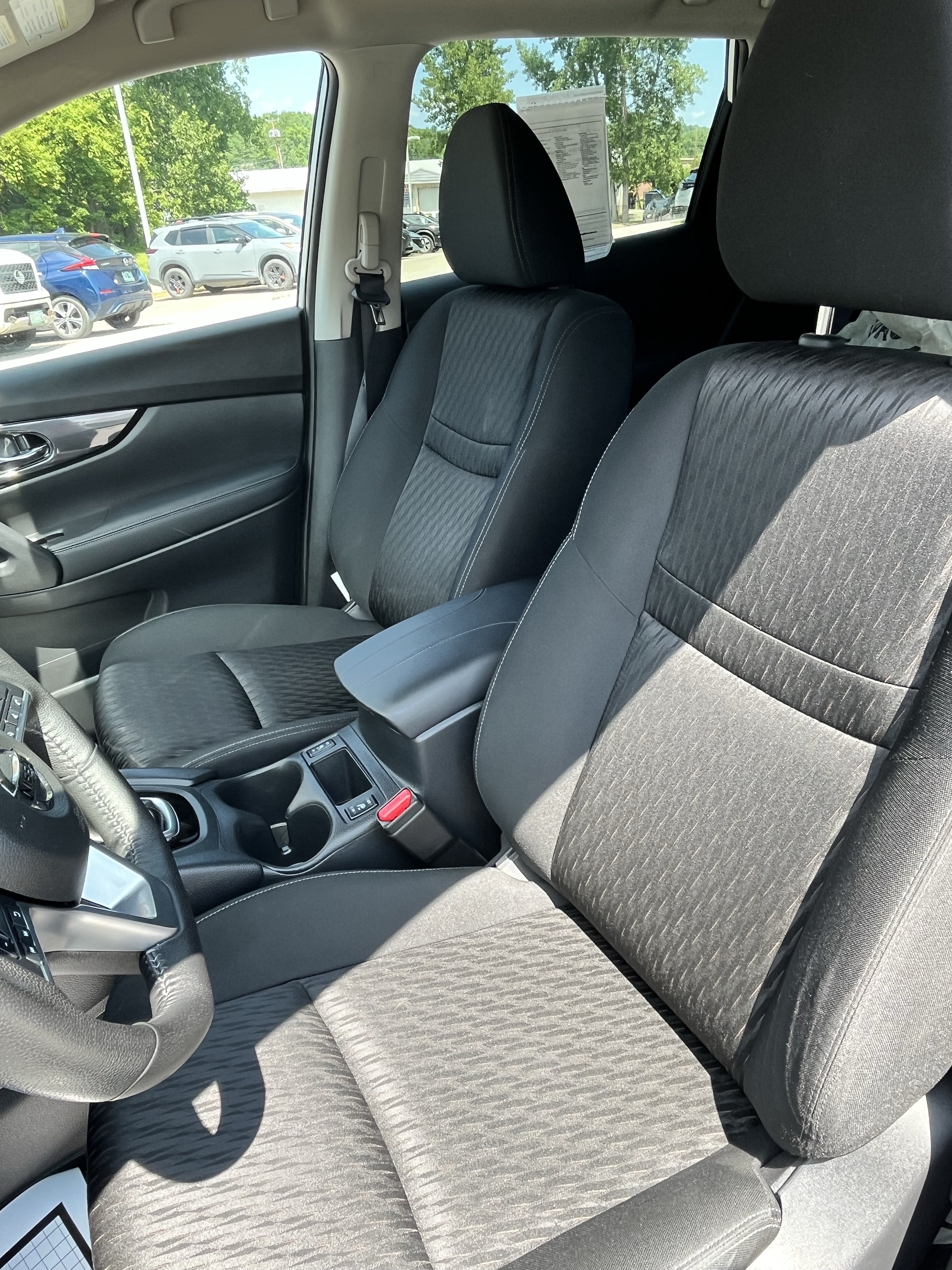 Used 2020 Nissan Rogue SV AWD/4WD image 13