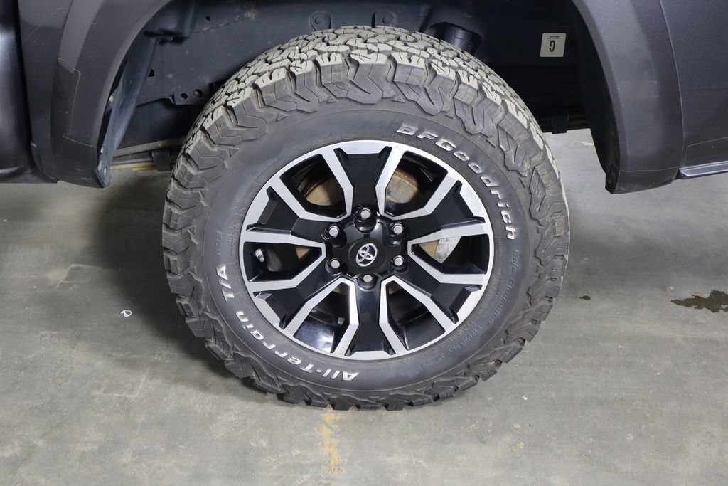 Used 2020 Toyota Tacoma TRD Sport AWD/4WD image 42