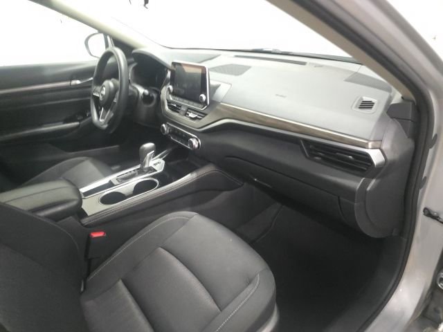 Used 2023 Nissan Altima 2.5 SV image 4