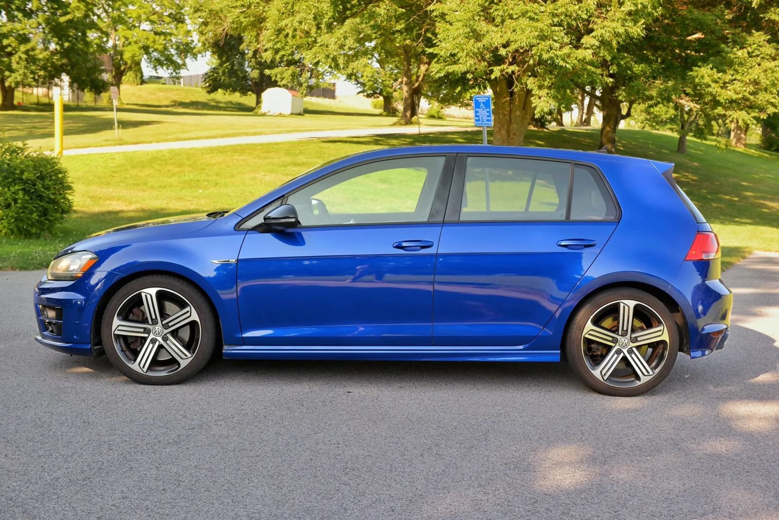 Used 2015 Volkswagen Golf R 4-Door AWD/4WD image 15
