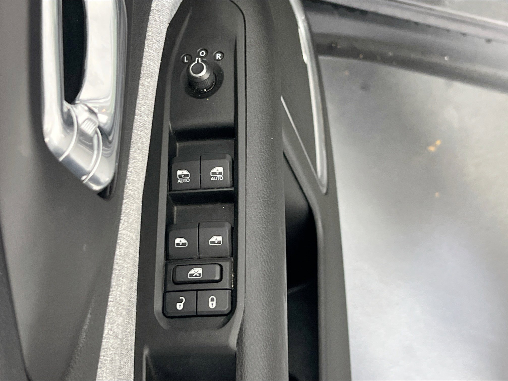 Used 2022 Jeep Compass Latitude w/ Sun and Sound Group image 17