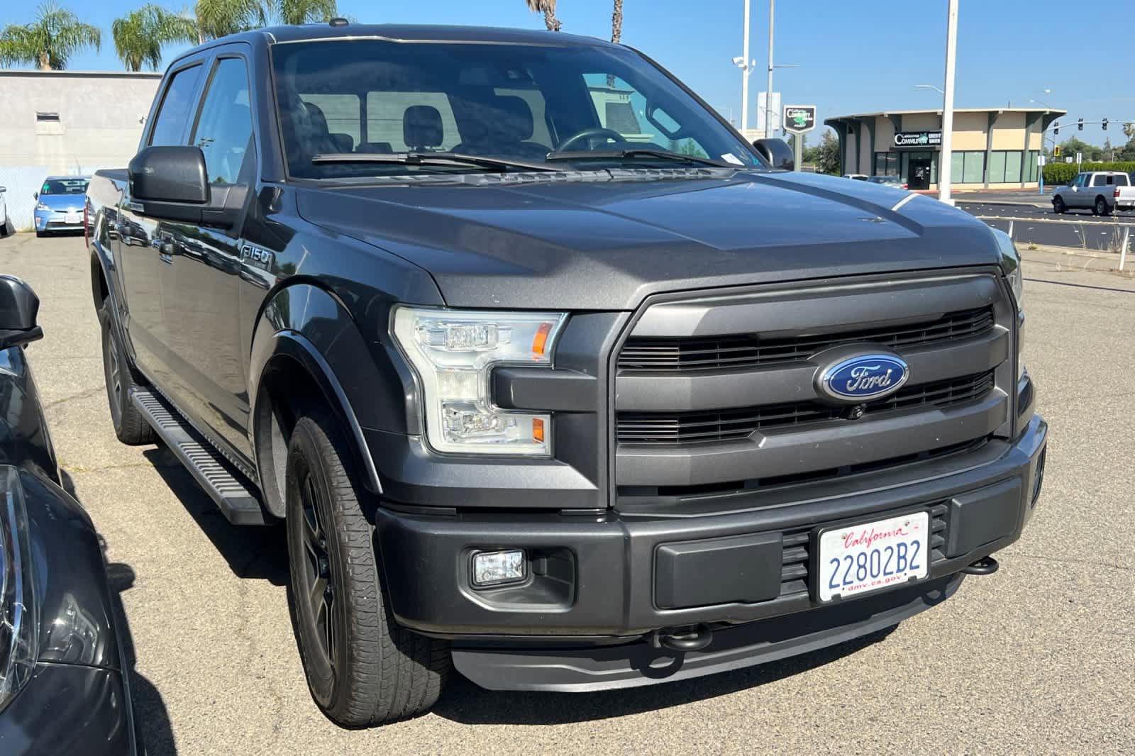 Used 2016 Ford F150 Lariat w/ Equipment Group 502A Luxury AWD/4WD image 3