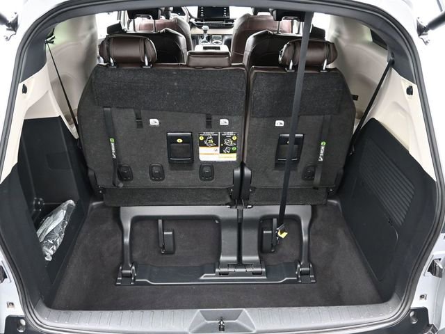 Certified 2023 Toyota Sienna Platinum image 34