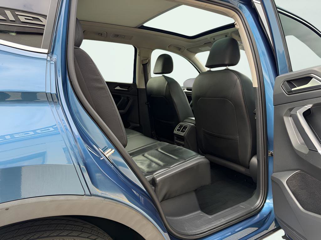 Used 2018 Volkswagen Tiguan SEL Premium image 23