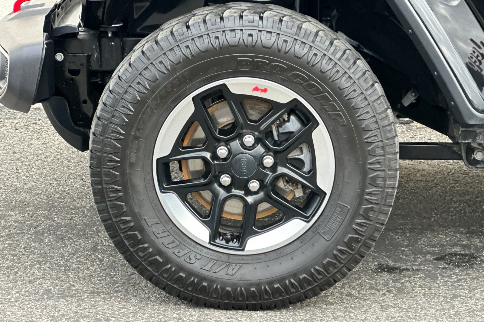 Used 2018 Jeep Wrangler Unlimited Rubicon AWD/4WD image 36