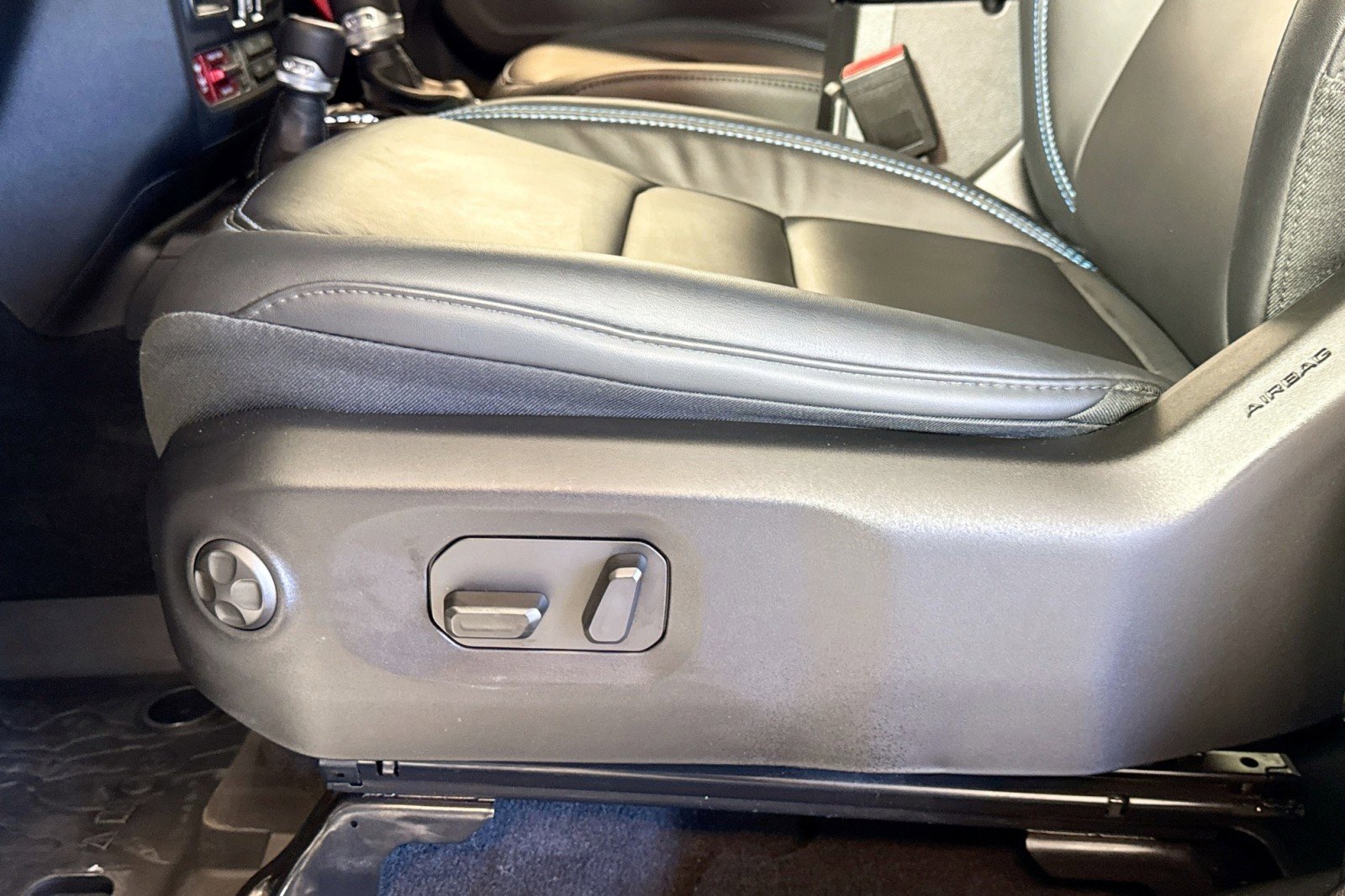 Used 2025 Jeep Wrangler Unlimited Rubicon 4xe image 18