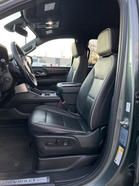 Used 2023 Chevrolet Suburban Premier image 26