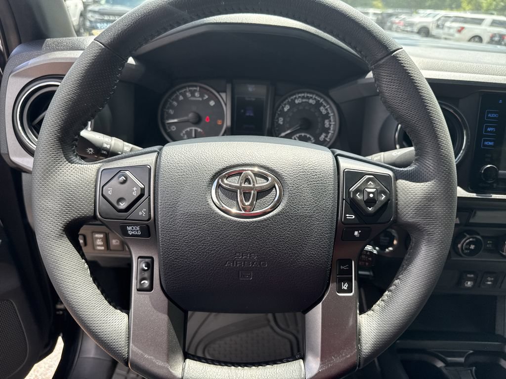 Used 2018 Toyota Tacoma TRD Sport AWD/4WD image 23