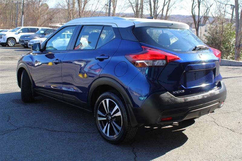 Used 2018 Nissan Kicks SV image 3