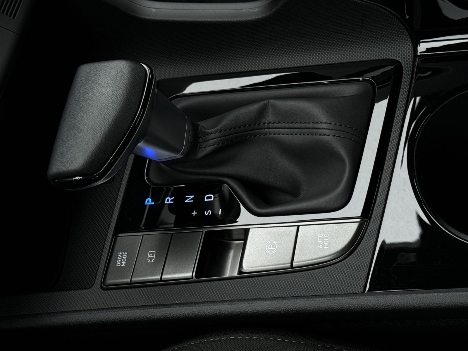 Used 2025 Hyundai Elantra SEL w/ Cargo Package image 21