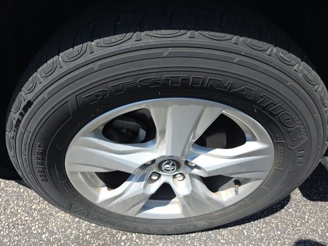 Used 2021 Toyota RAV4 XLE w/ Convenience Package image 10