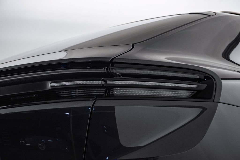 Certified 2025 Porsche Macan 4S Electric AWD/4WD image 13